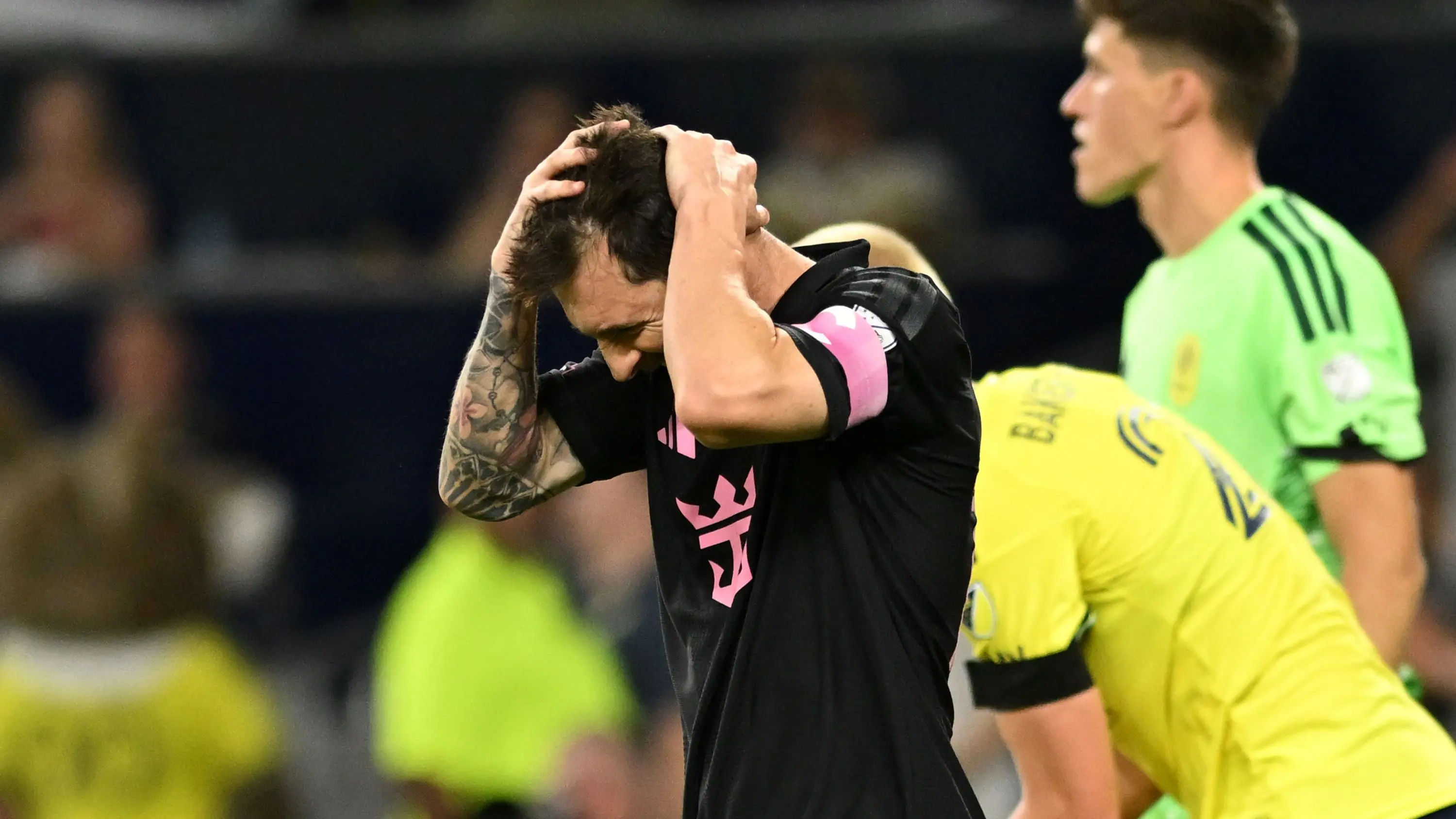 Video: Messi hits opponent and possible penalty