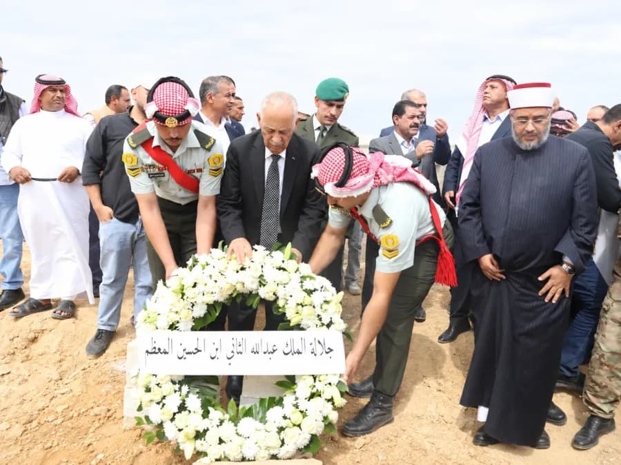 Al-Eisawi Offers Royal Condolences on Salama Al-Hajaya's Death