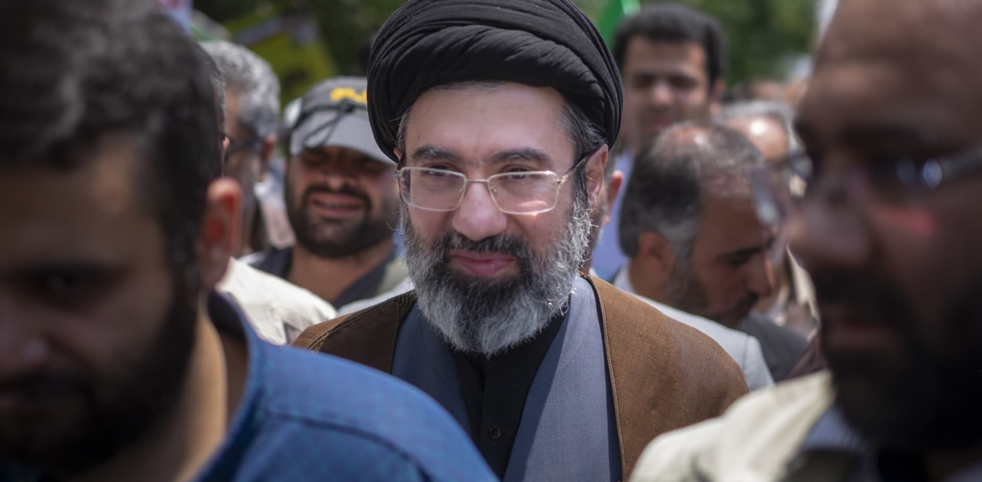 Israeli officials: Mojtaba Khamenei in Iran and ill