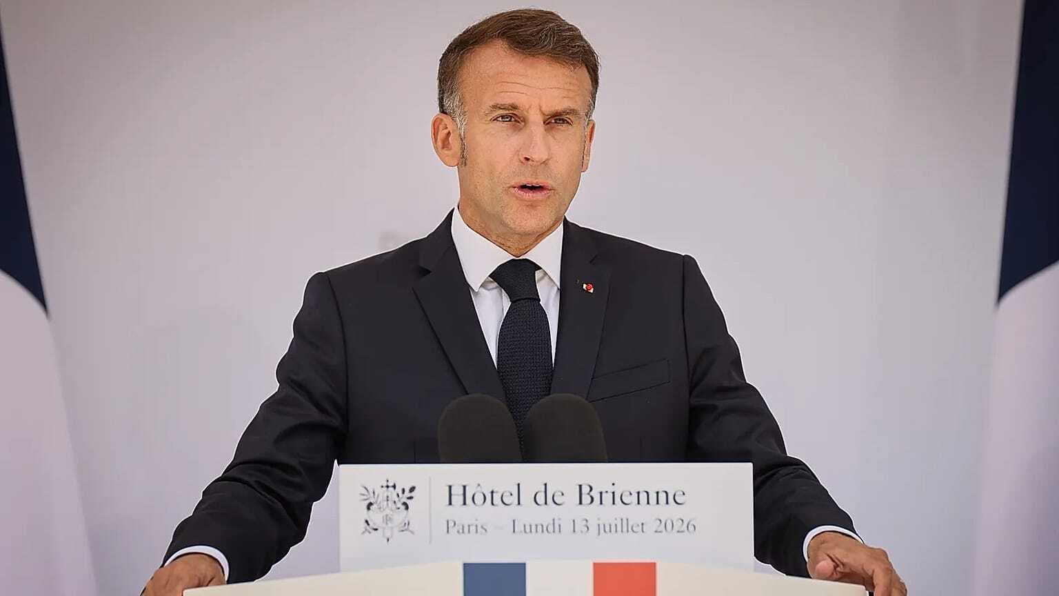 Macron prohibits social media use by children