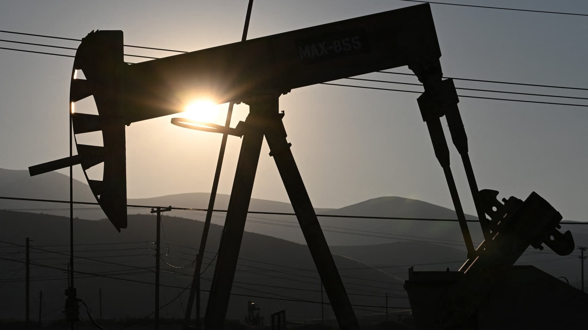 Oil drops below $100 despite tensions