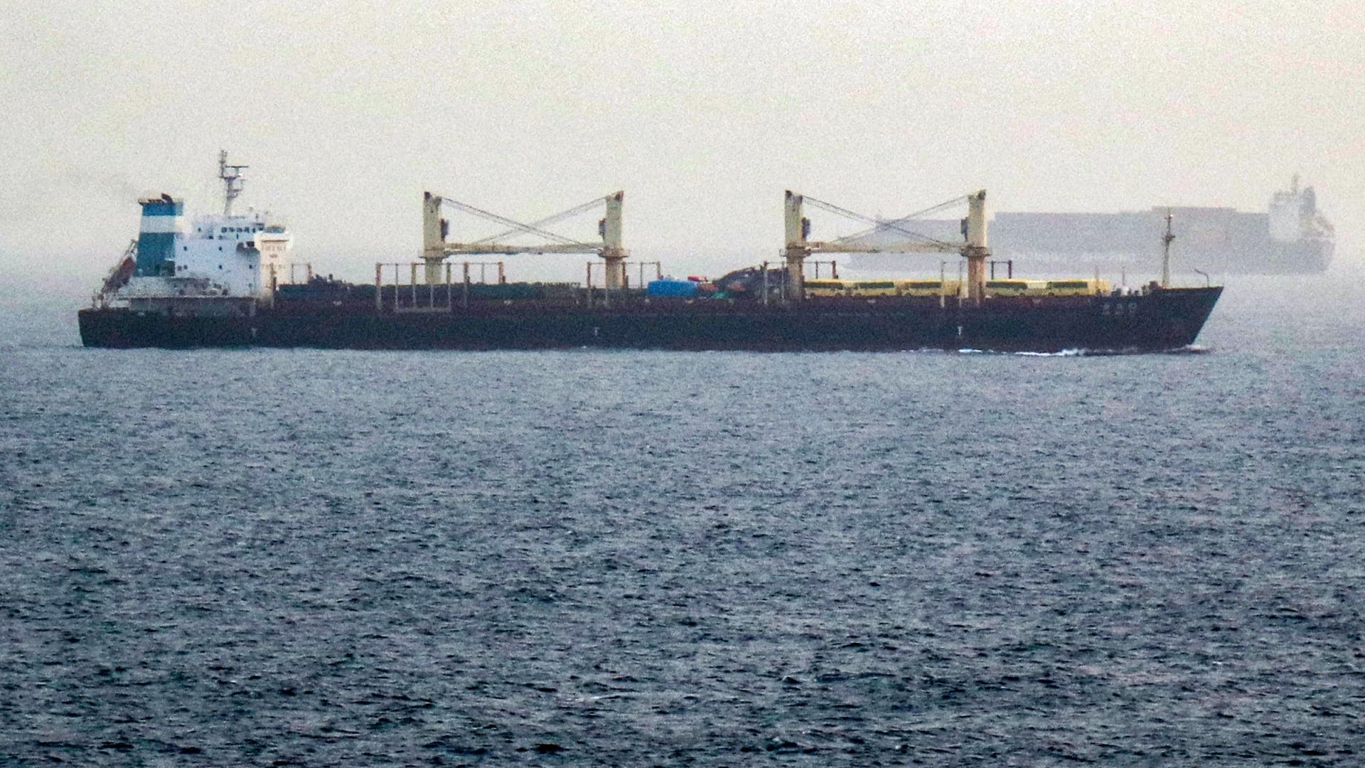 Navigation slowdown in Bab al-Mandab and Hormuz