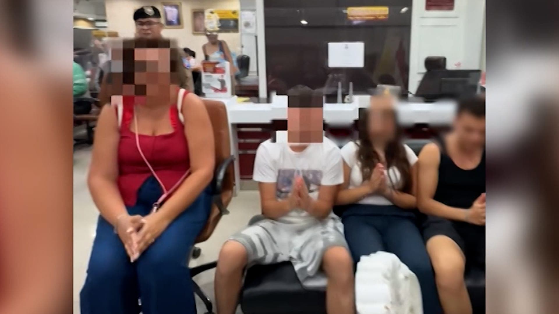Italian students made to apologize in Thailand
