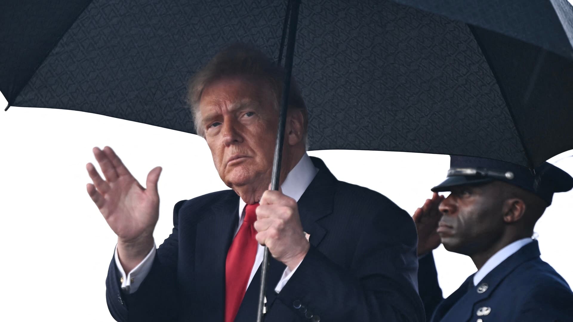 Trump warns Iran on infrastructure