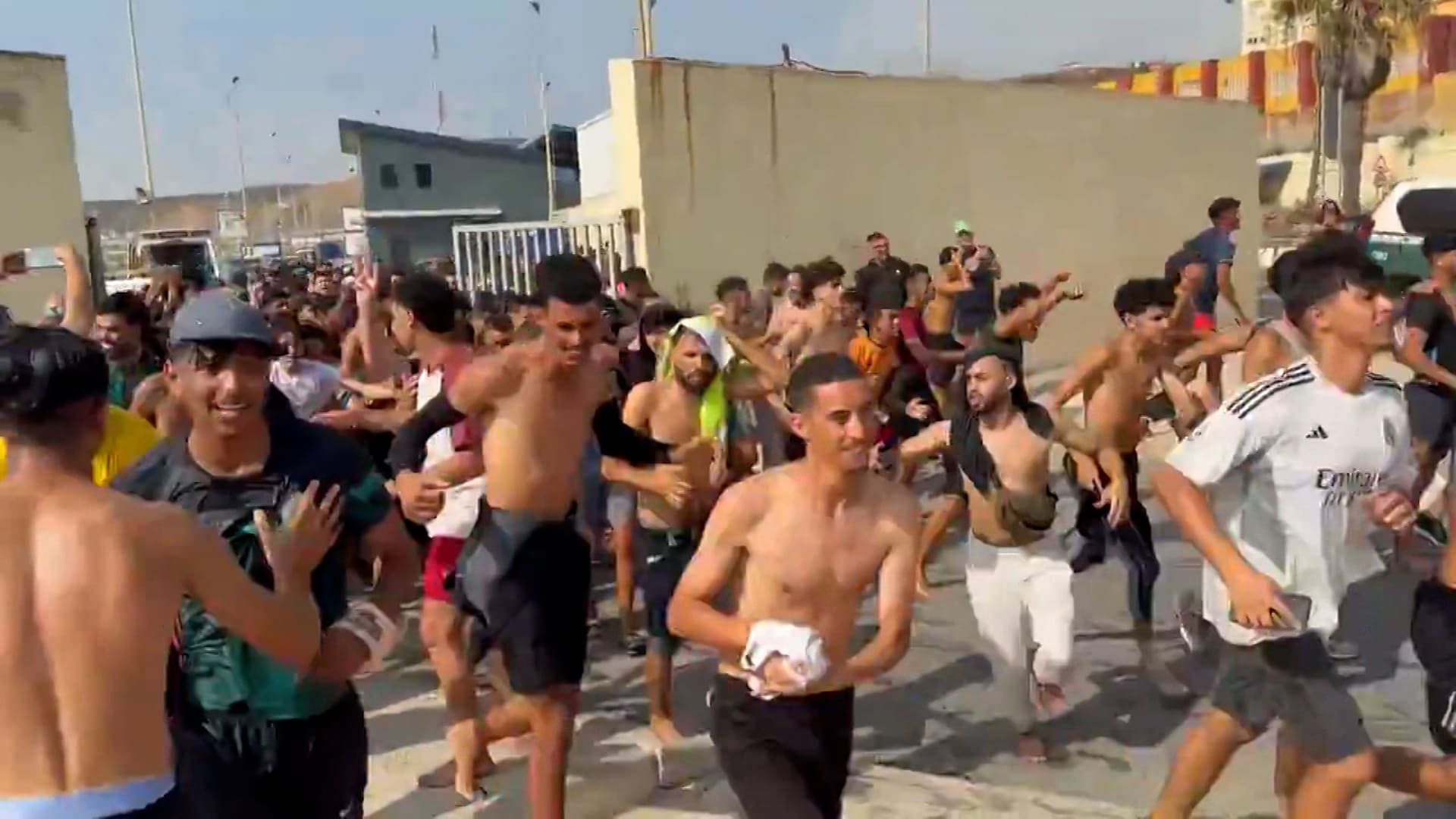 Thousands cross Moroccan border into Spain