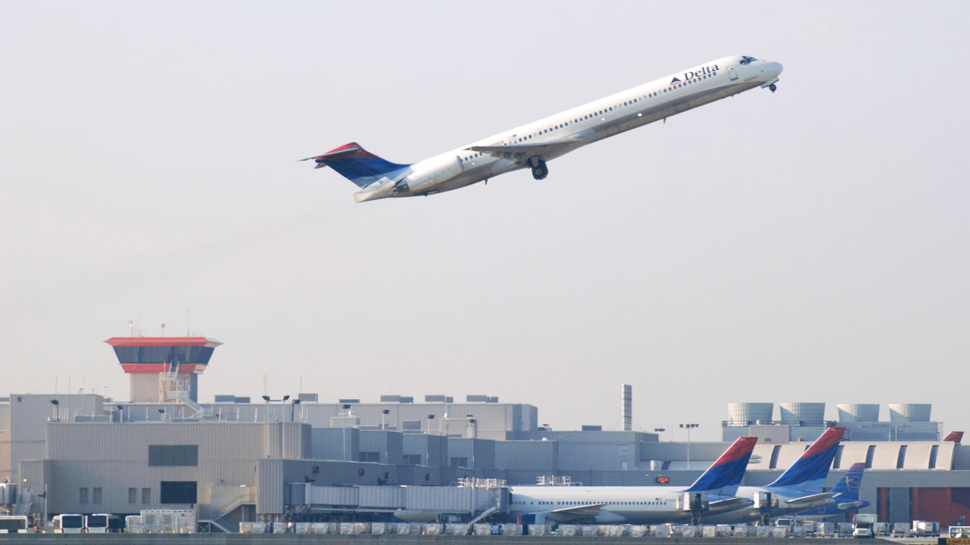 Aircraft manual collision alert after near-miss