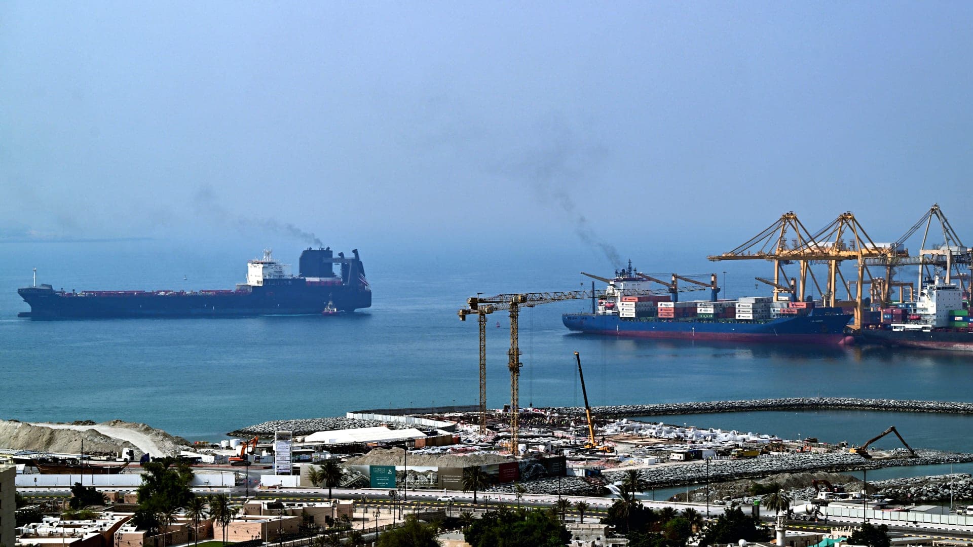Pipeline map replacing Hormuz Strait