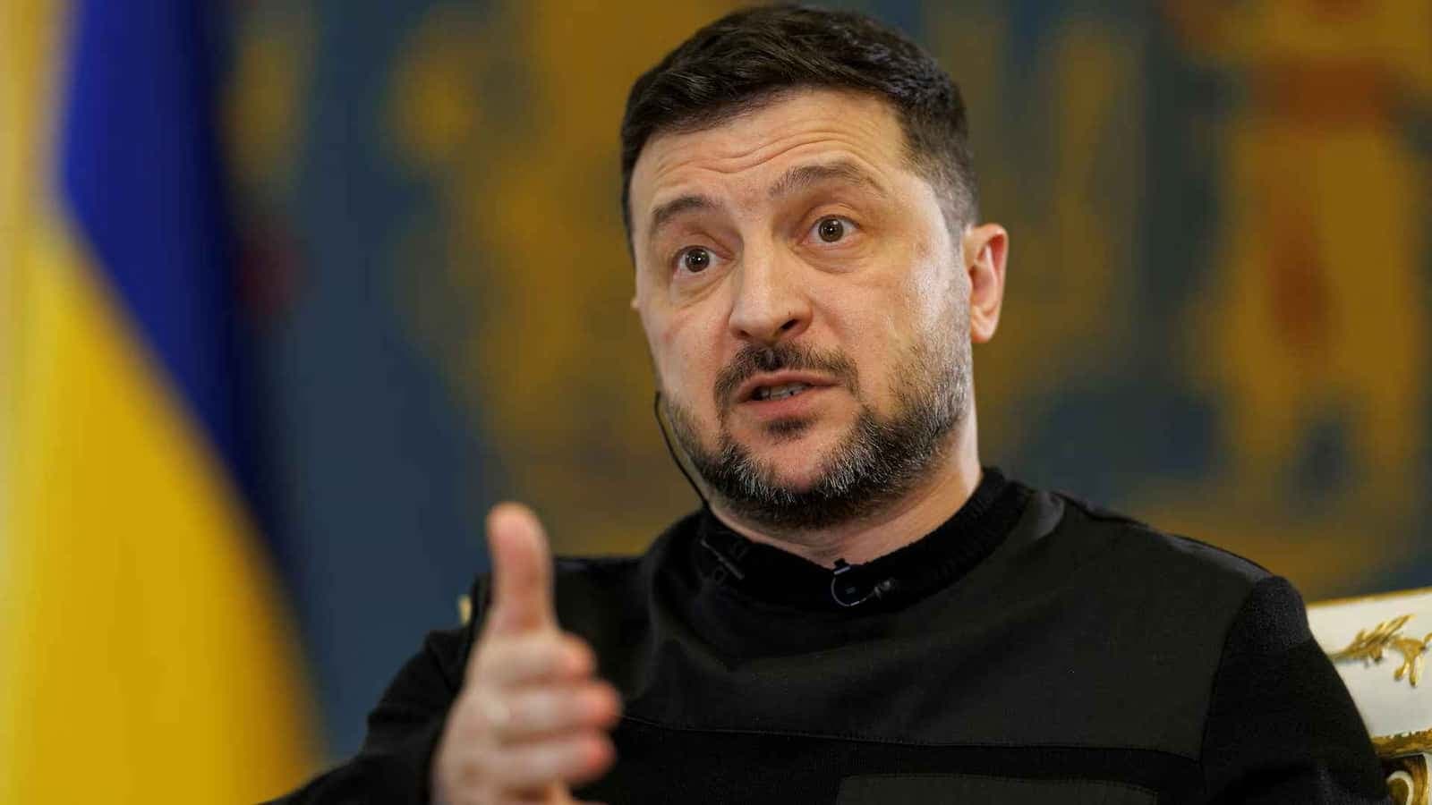 Zelensky discusses peace efforts with US envoys