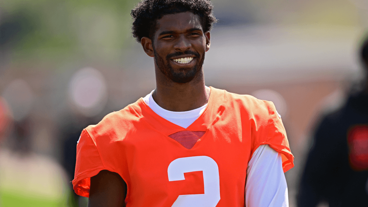 Sanders' Browns QB race gains attention