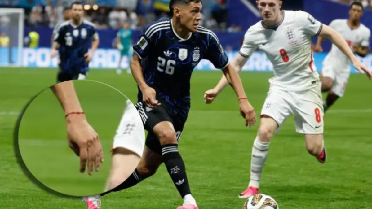 Argentina players wear red bracelets for luck