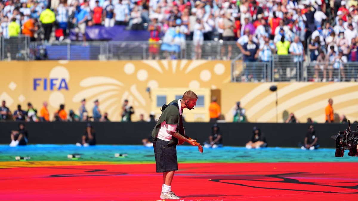 Rooney criticizes World Cup final show