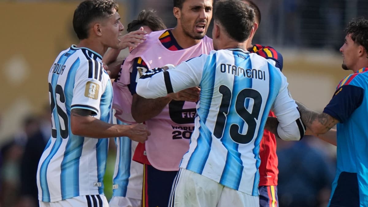 Otamendi's anger at Rodri after Spain win