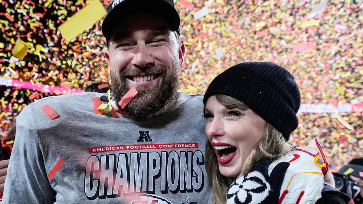 Taylor arranges jet to bring Travis back to Chiefs duties