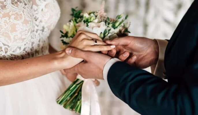 Egyptian actress marries in seaside ceremony