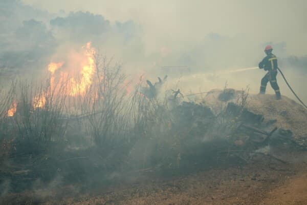 Madrid fire reaches peak and is unextinguishable