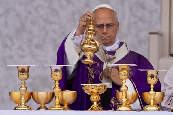 Pope Advocates Dialogue for Middle East Peace