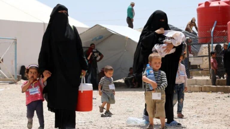 Azerbaijani Women and Children Return from Syria