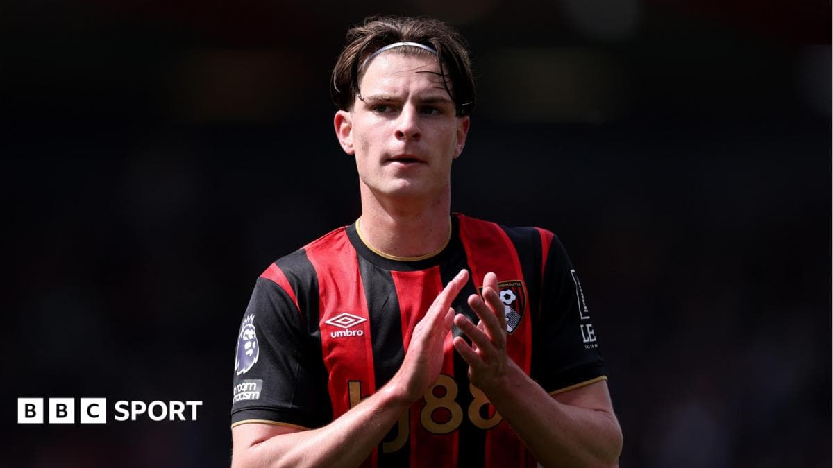 Alex Scott declines Bournemoth extension