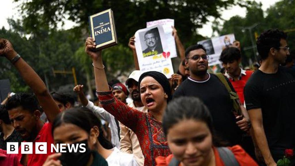 CJP's Parliament March Draws Large Crowd