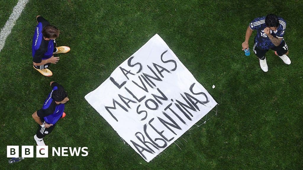 White House defends Argentina team over Falklands banner controversy