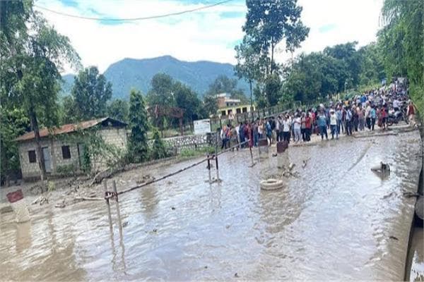 Nepal Police Warn of Floods After Tibet Lake Collapse