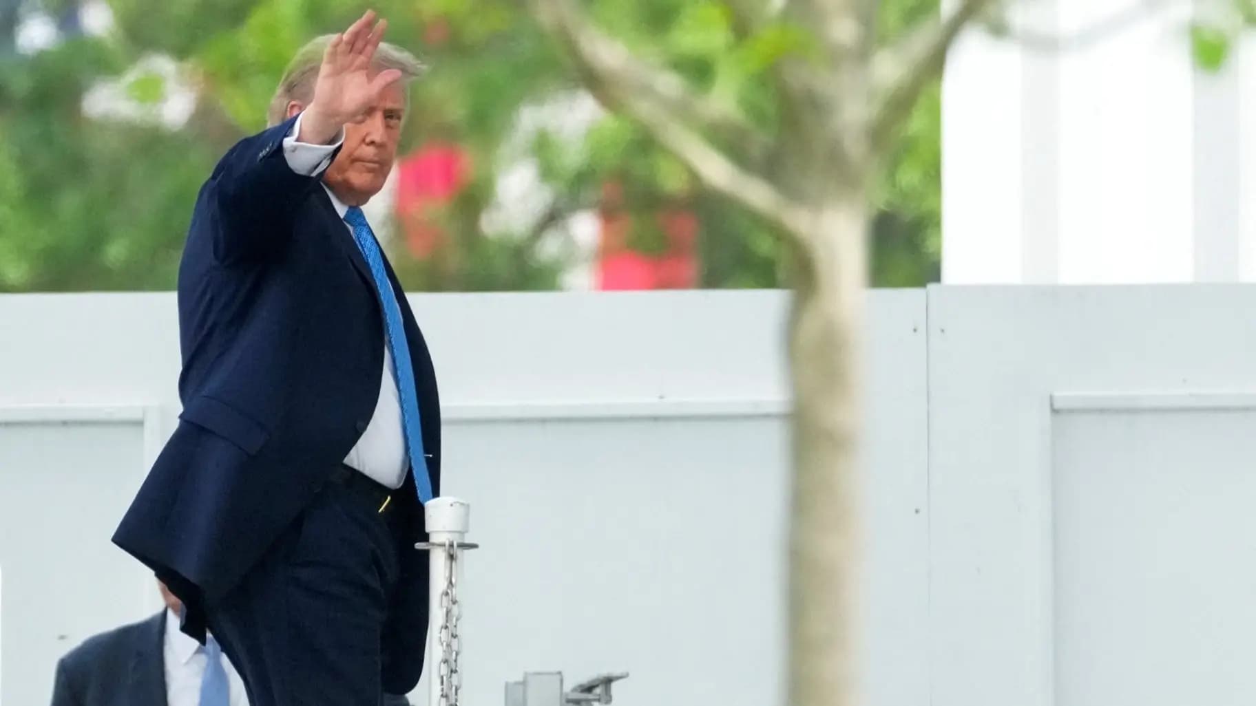 Trump pauses Iran attack as Israel advances into Syria
