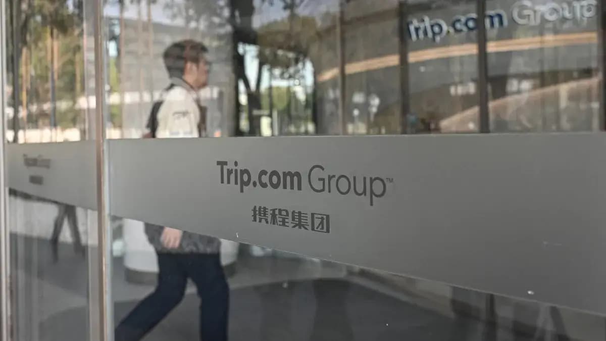China fines online travel firm 672 million euros