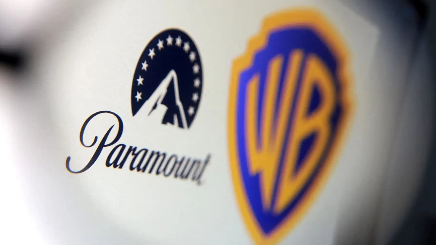 US courts halt Paramount-Warner deal