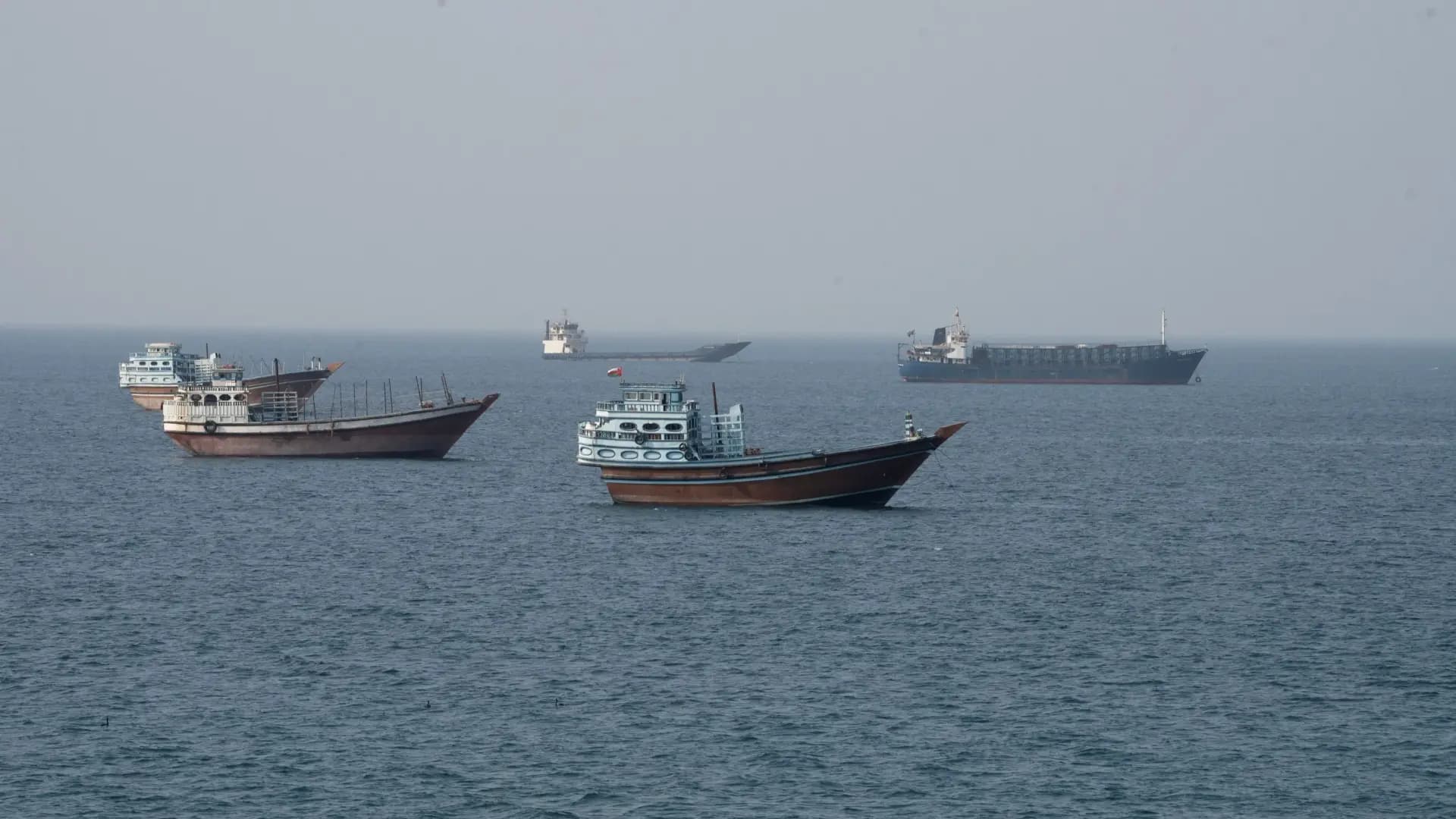 Low-level Strait of Hormuz navigation and Trump warns Iran of economic measures