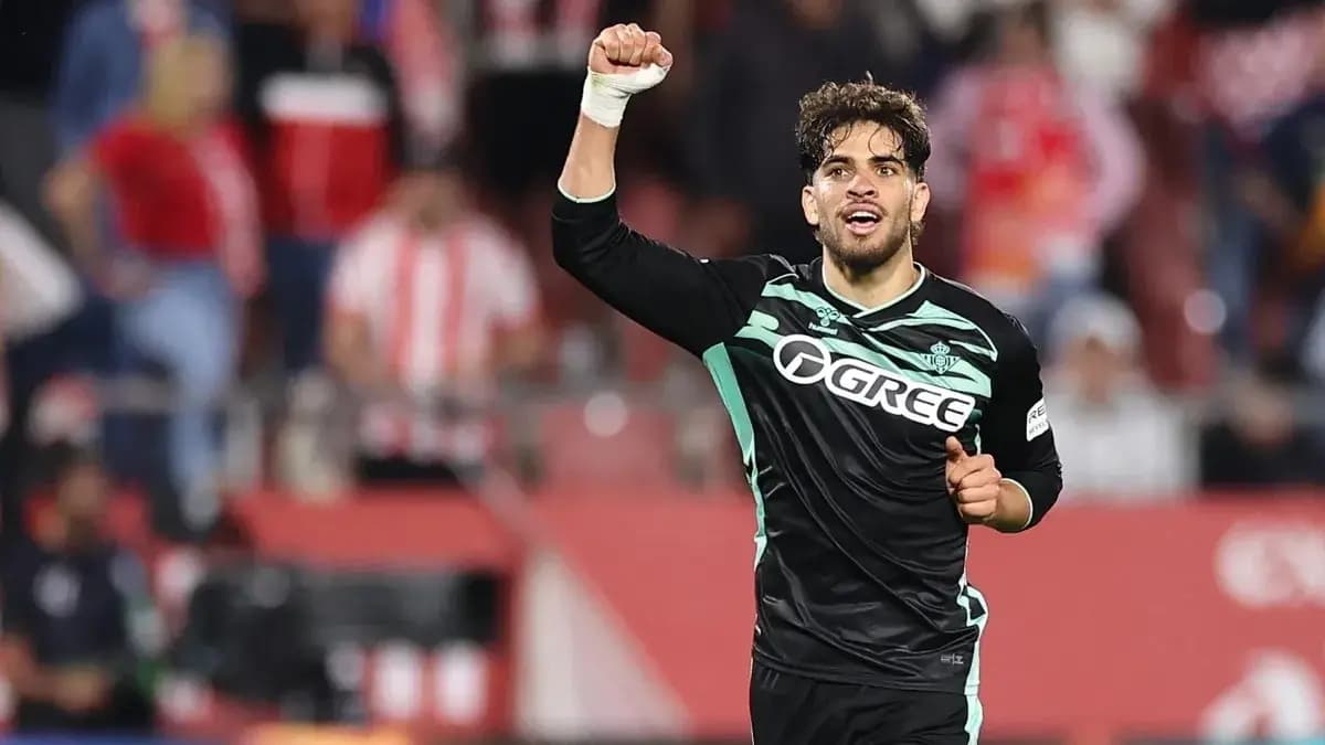 English Rivals Vie for Zelizouli