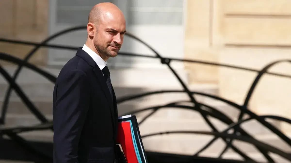 Diplomats Released from Iran Arrive in Paris