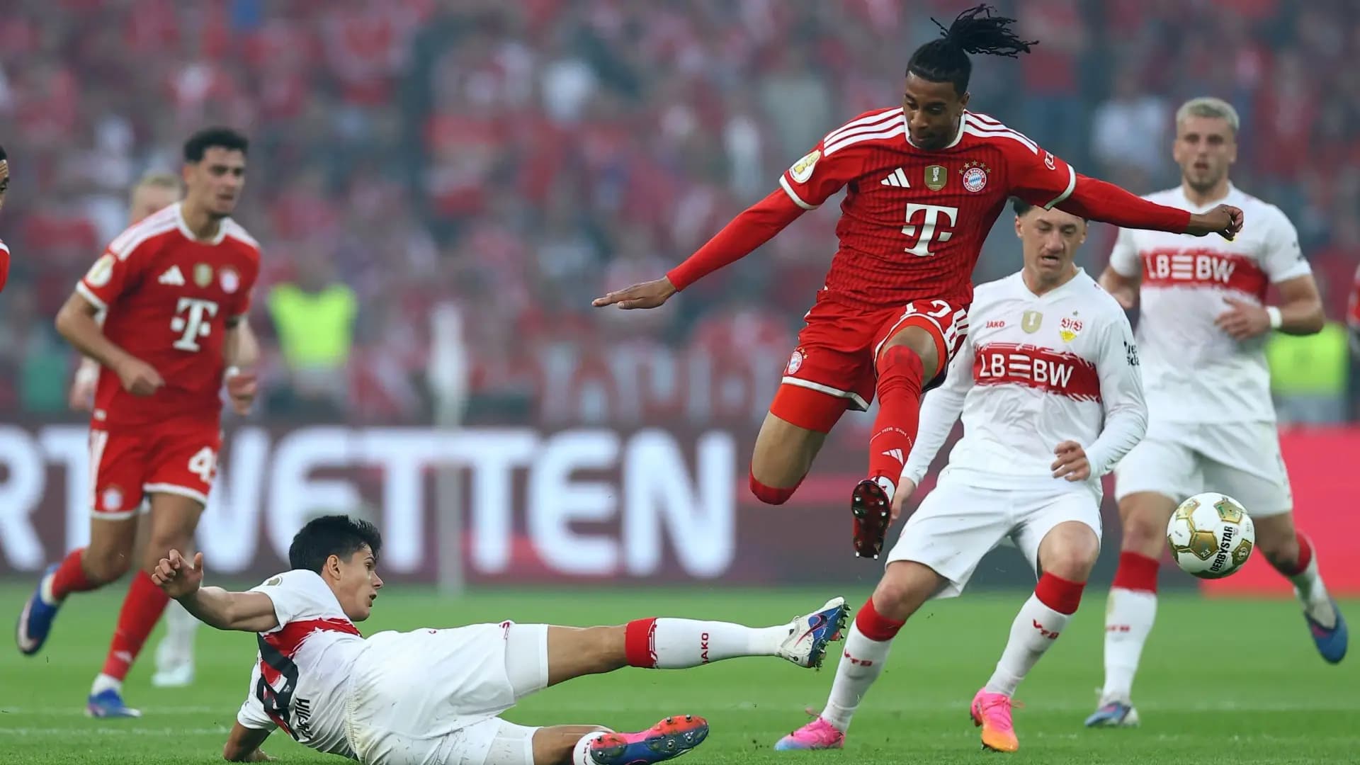 Bayern Chief Denies Diaz and Olise Exits
