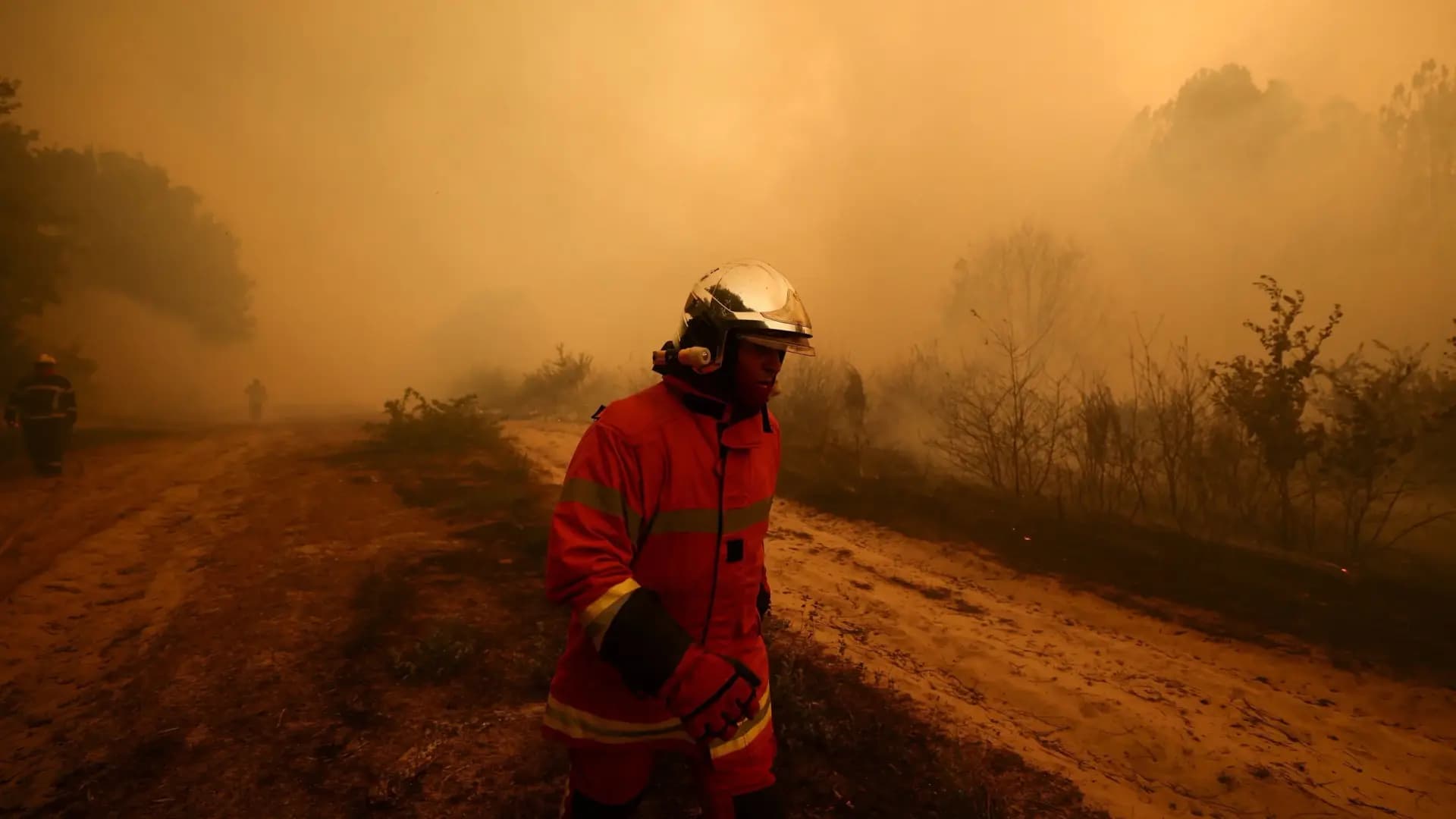 Fires Displace 200,000 in France and Spain