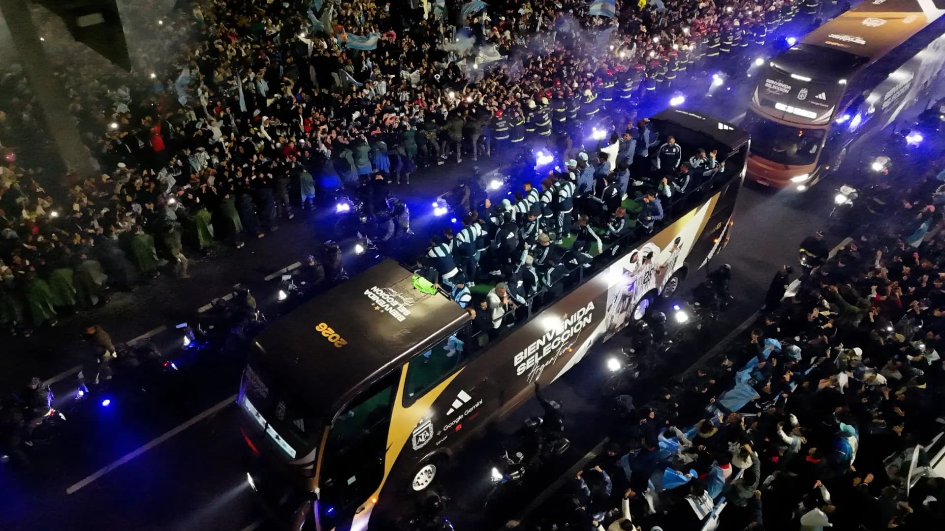 Argentine Fans Greet Team Without Messi
