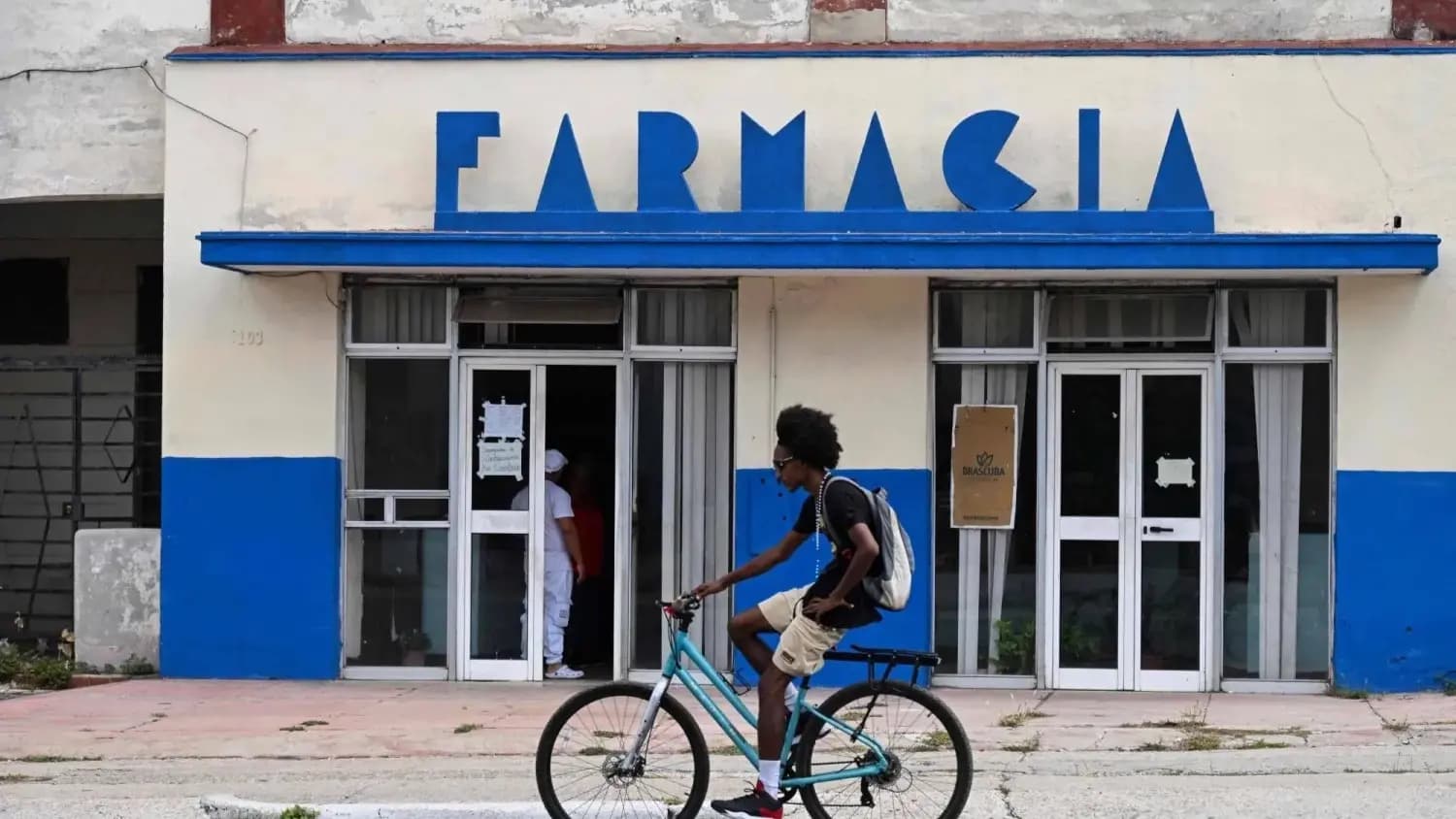Cuba shuts most hotels amid tourism decline