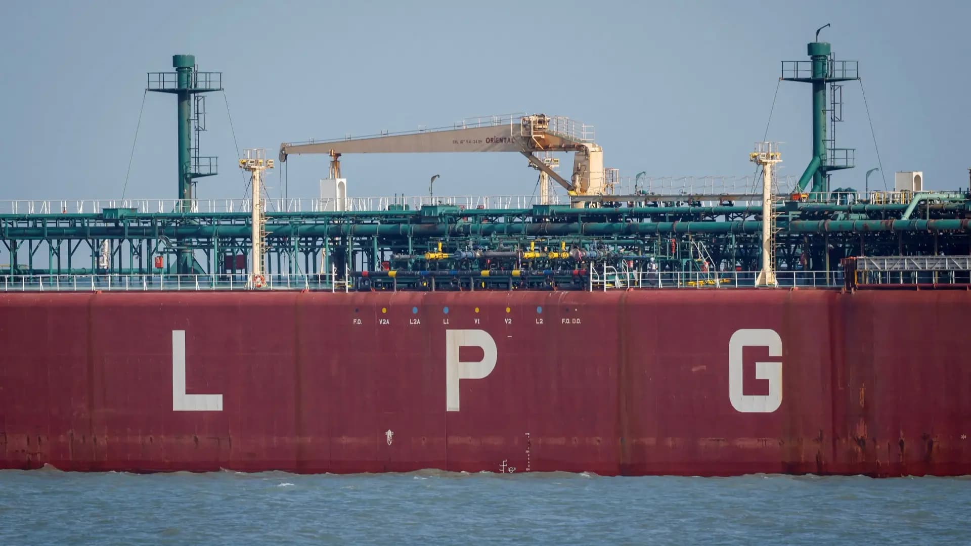 Oil loses some gains amid market shifts