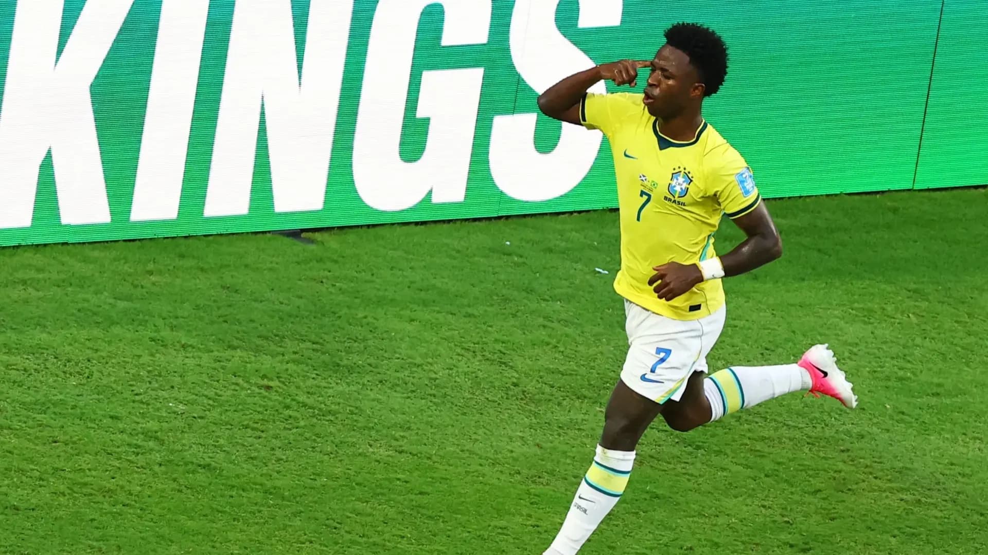 Real Madrid counts on Vinicius exit and Salah updates