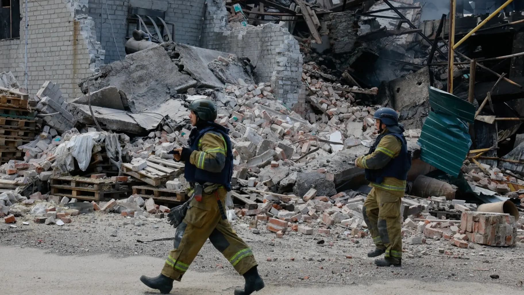 Russian attack in Ukraine kills eight; Poland sends aircraft