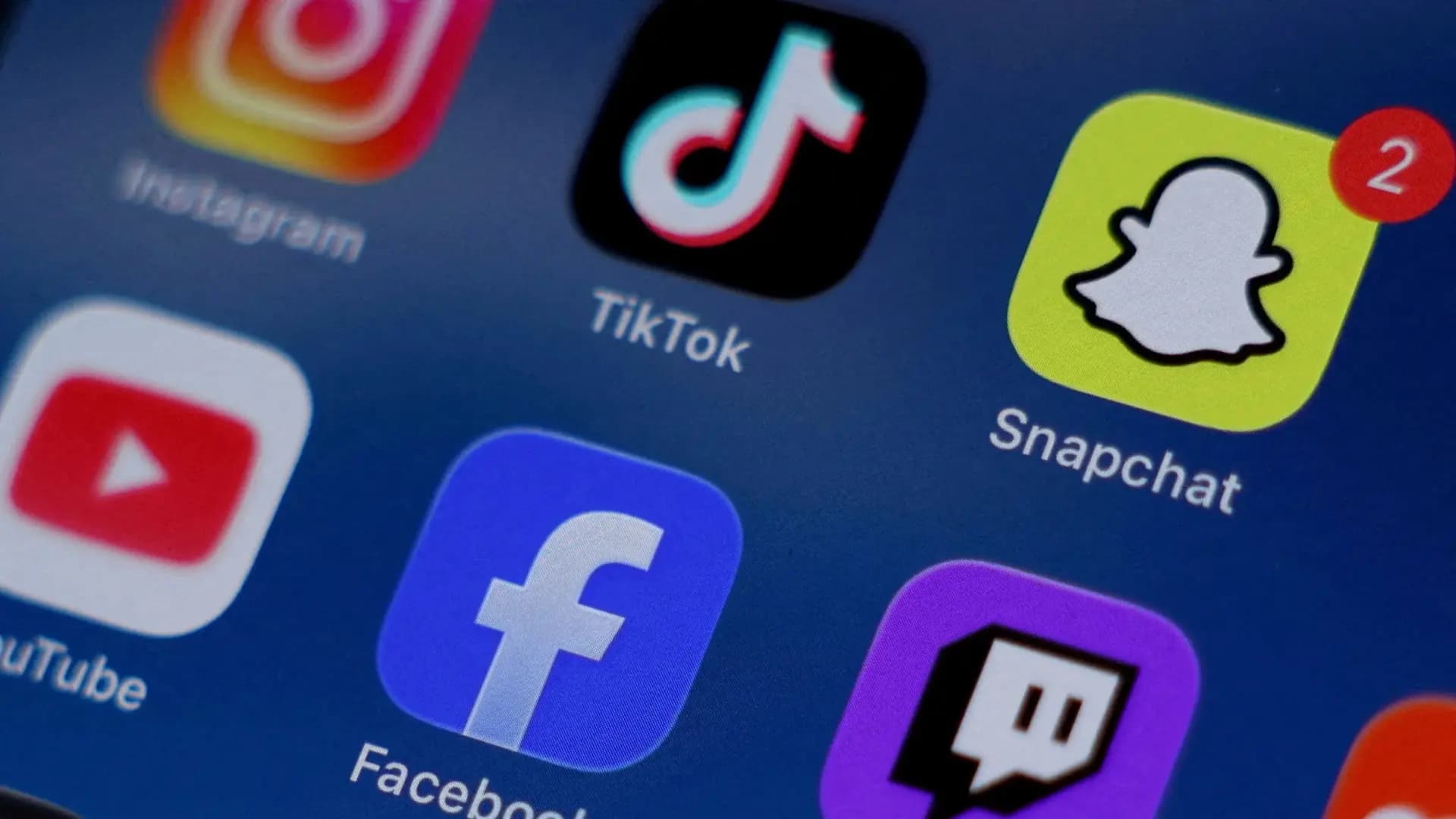 France considers social media ban for children