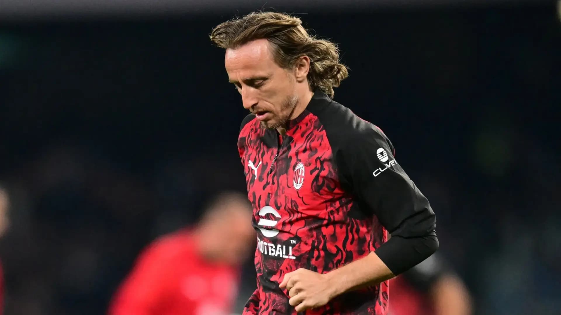 Modrić extends Milan deal and plans international retirement