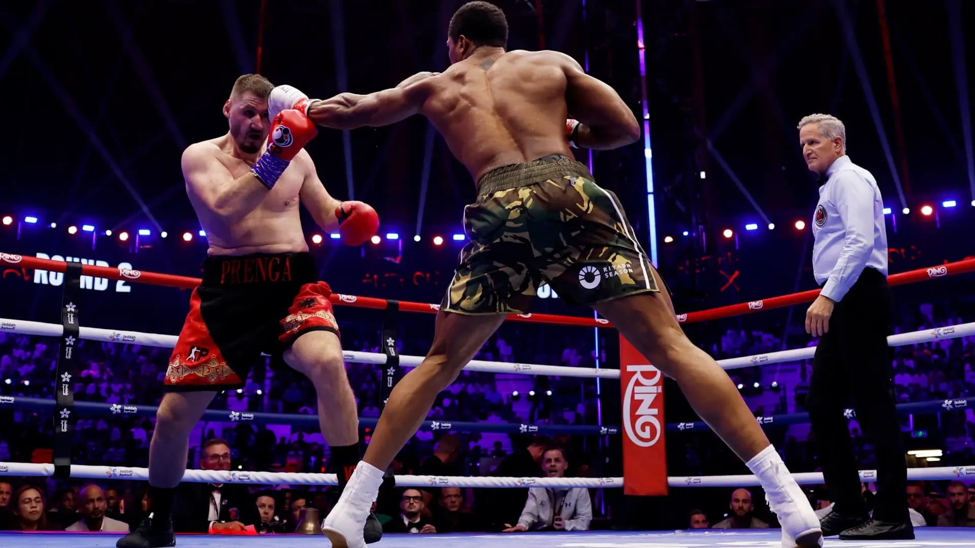 Anthony Joshua avoids setback before Fury match