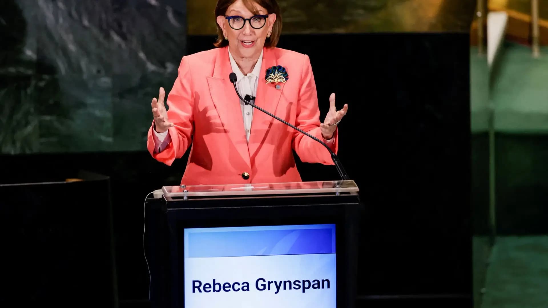Greenspan Ahead in UN Leadership Race