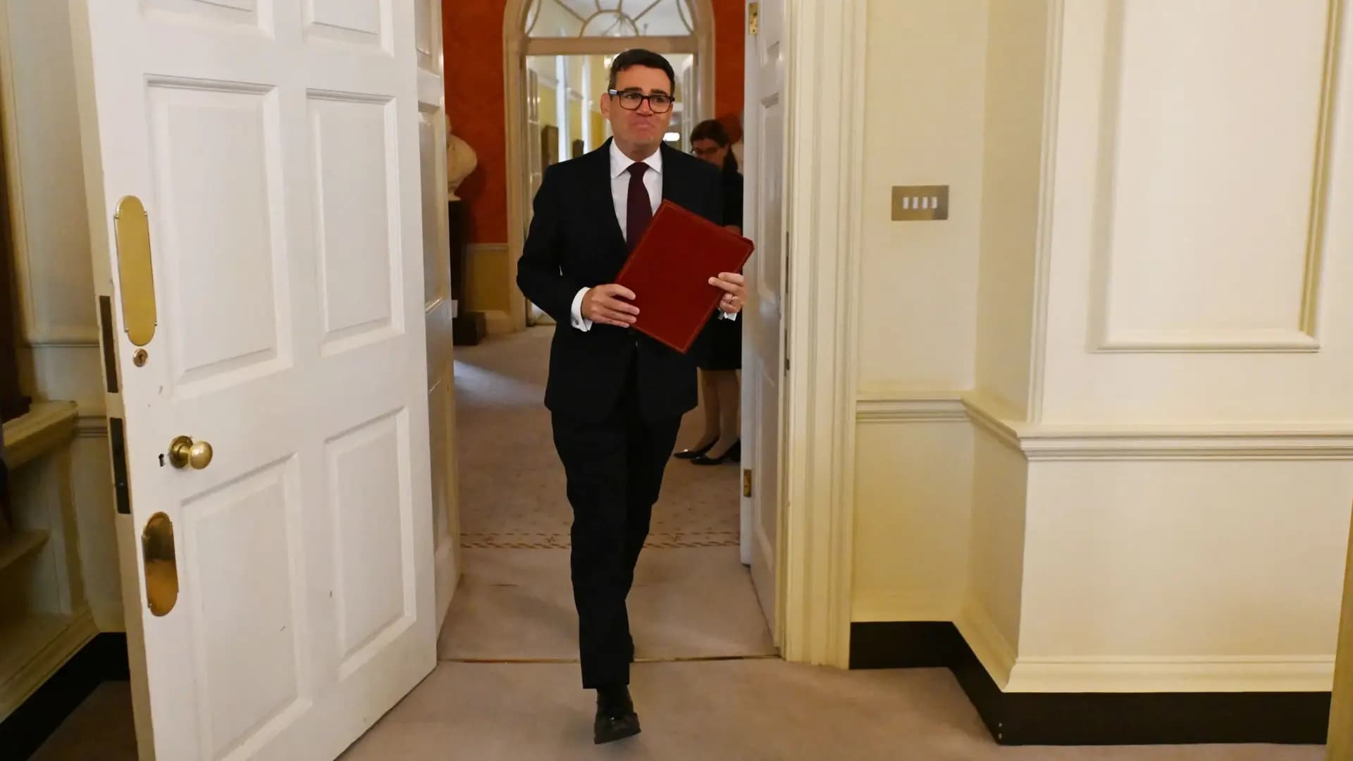 Britain authorizes bases for Iran strike