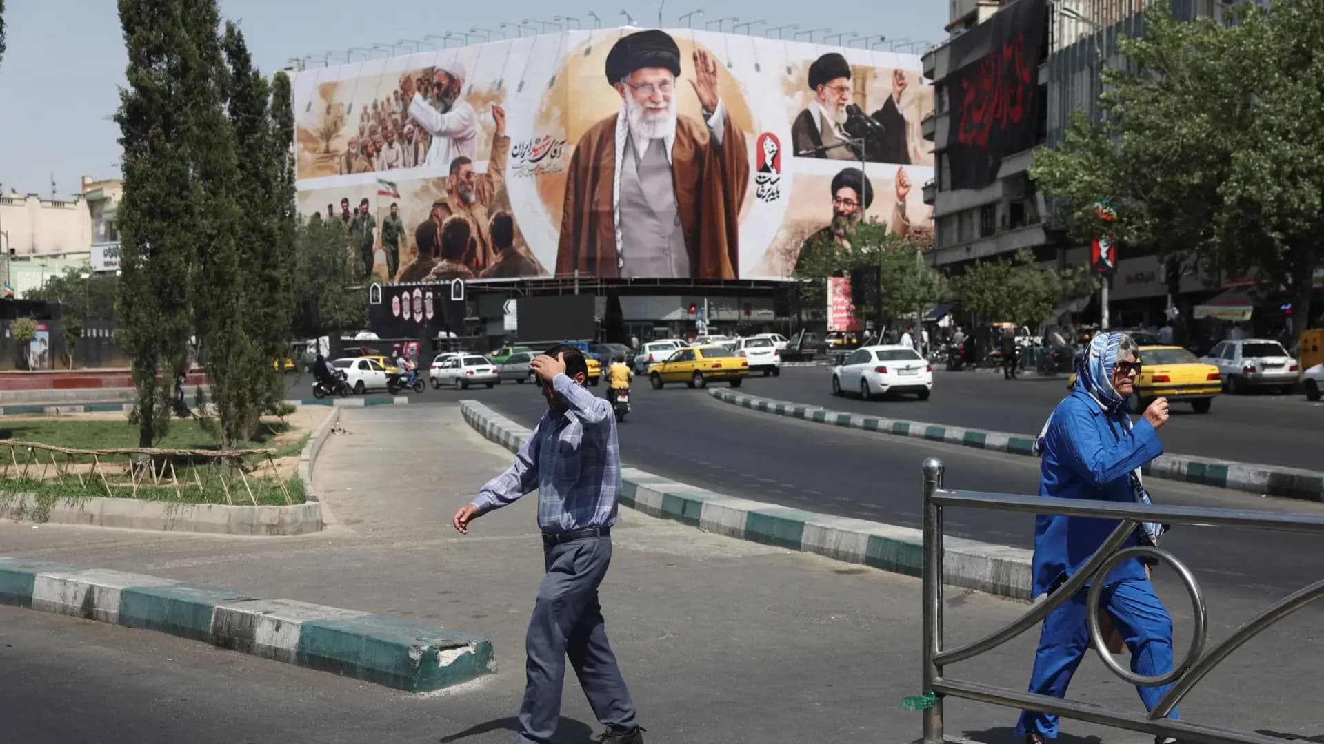 UK reduces diplomatic staff in Iran