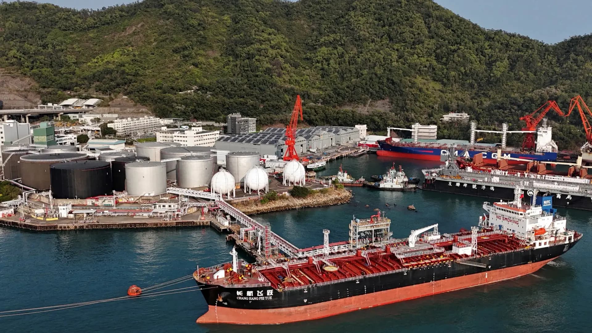 Oil reaches 1.5-month high amid conflict