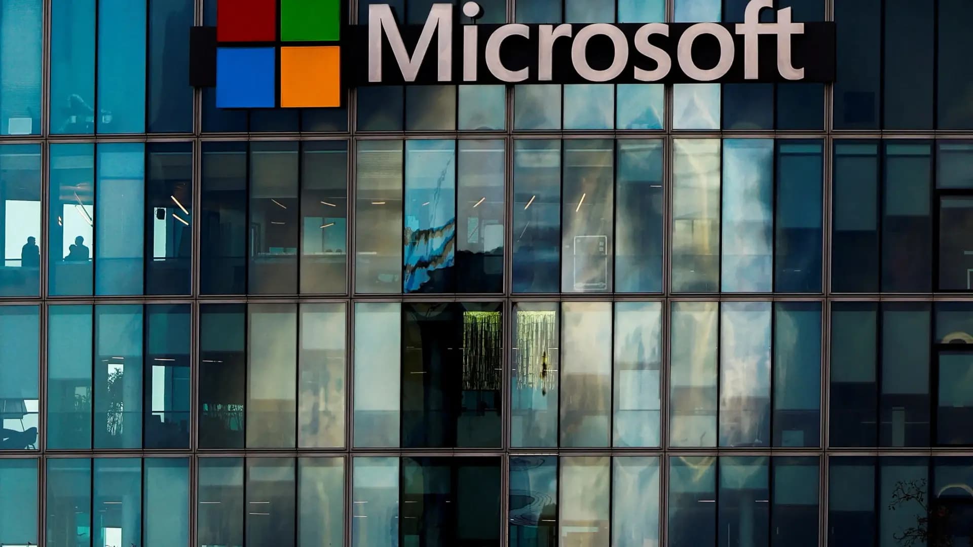 Microsoft's market value increases by $450 billion