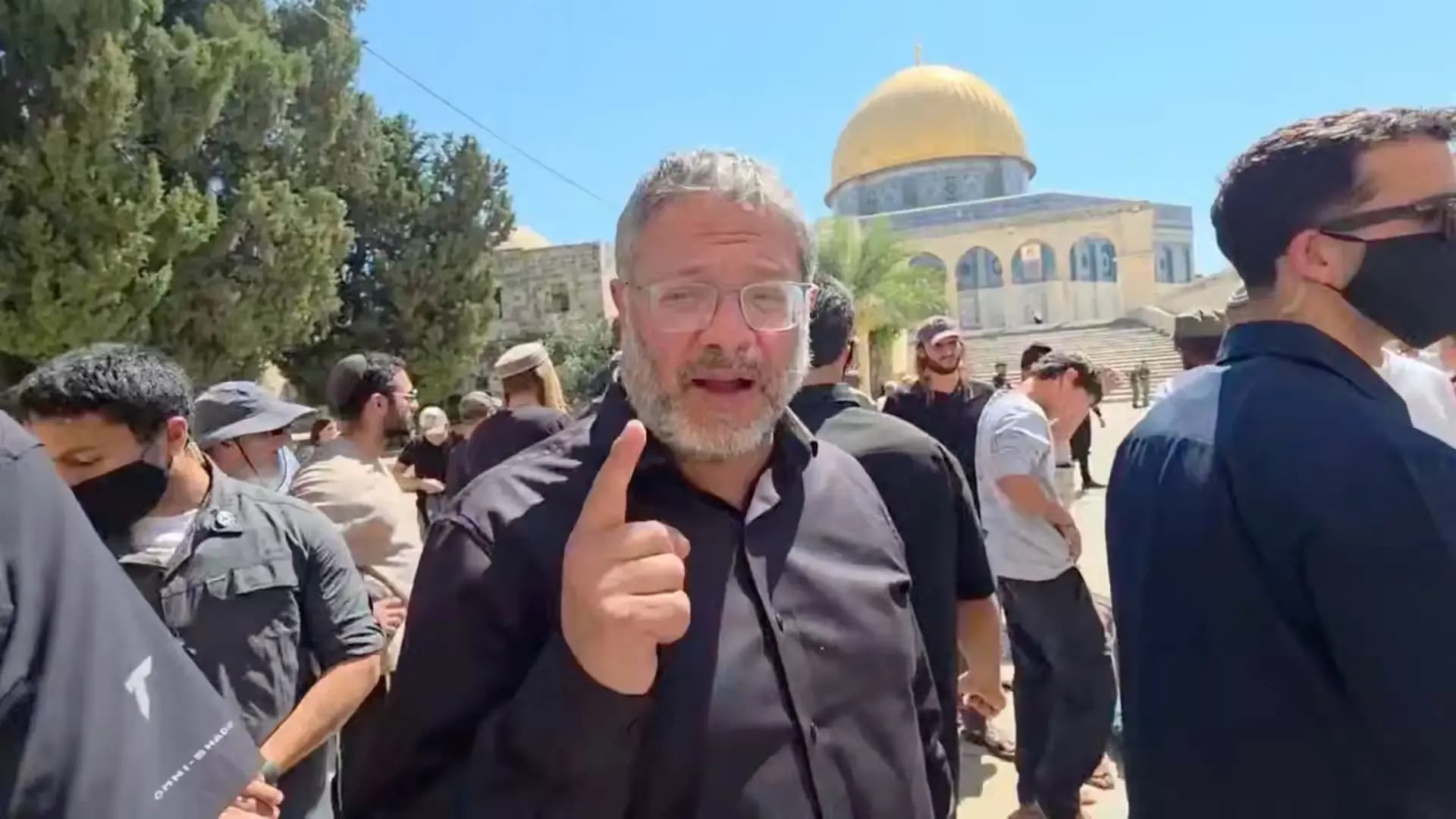 Ben Gvir guides settlers to Al-Aqsa