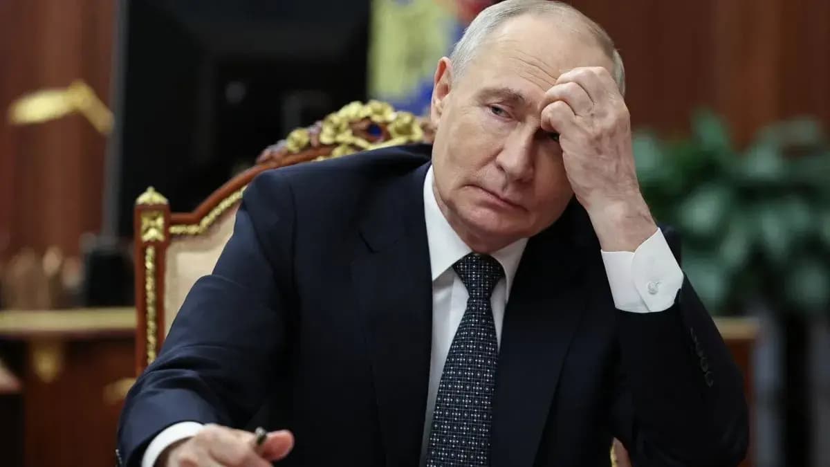 Russian polls show Putin's popularity falling