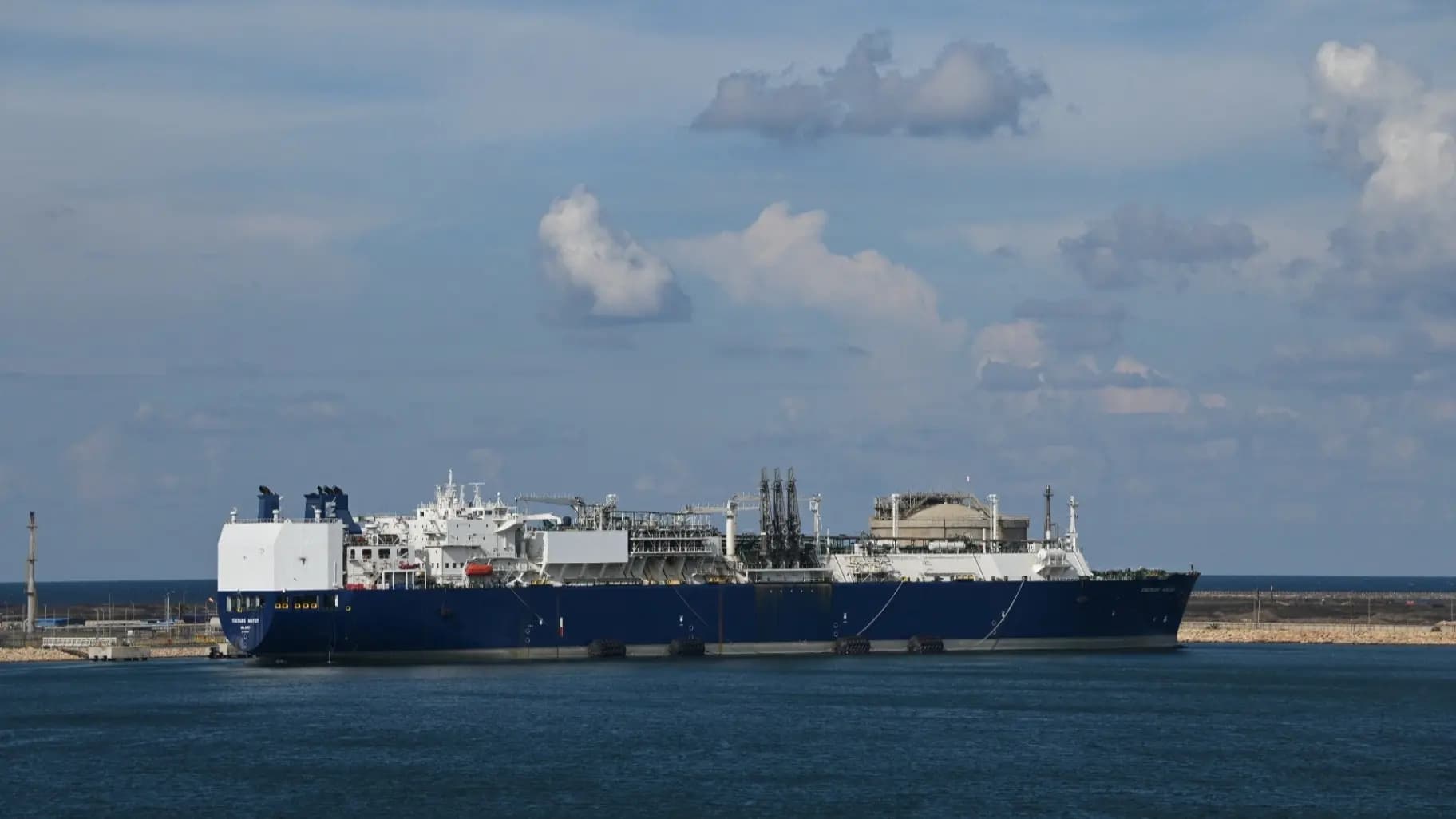Egypt clarifies ship fire at Damietta