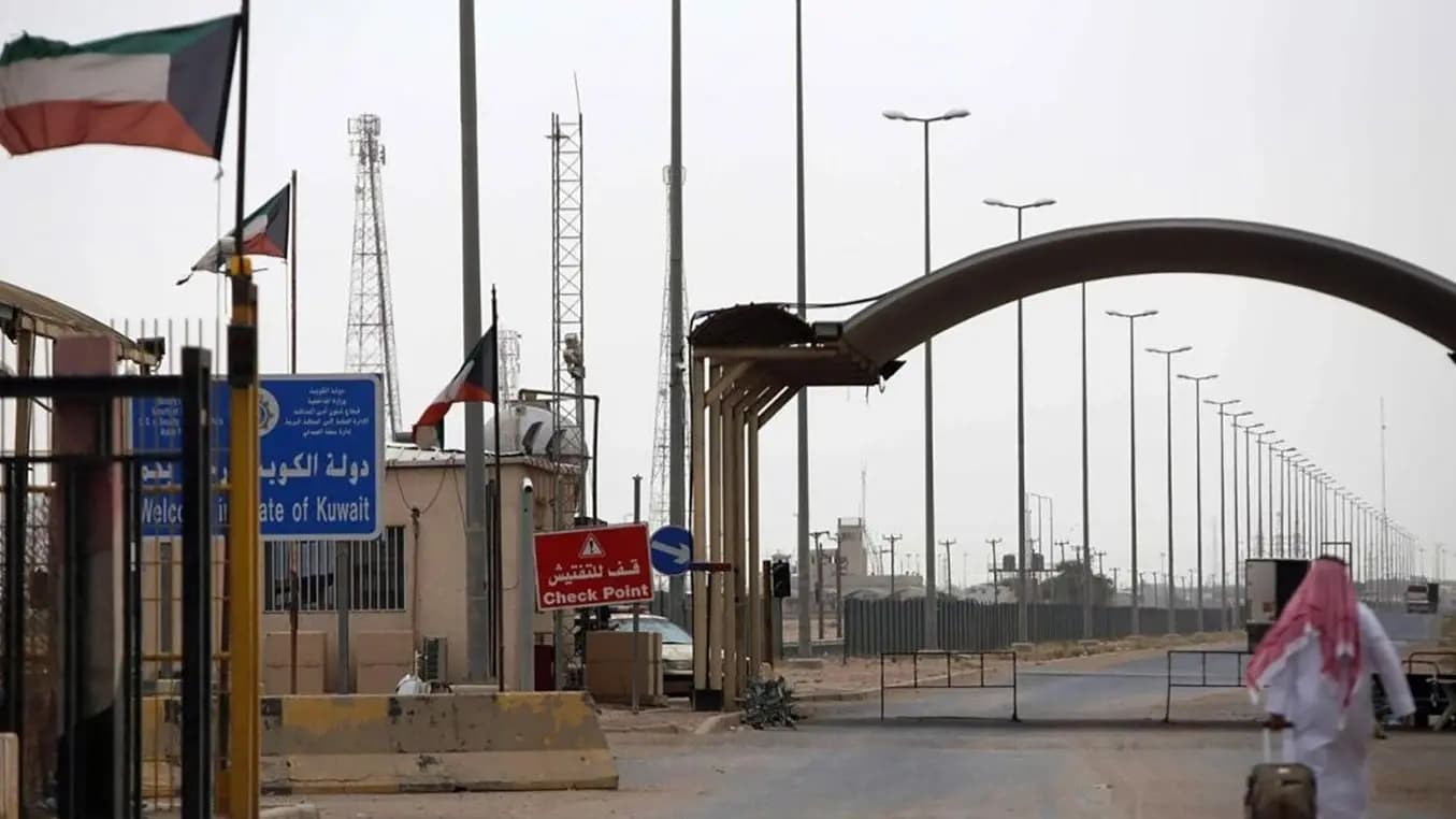 Iraq-Kuwait border reopens after shelling